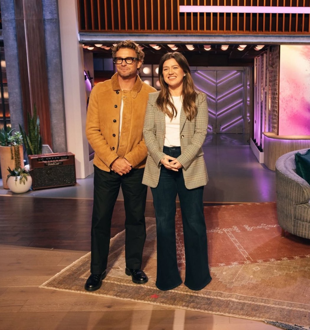 patrick jane's tea cup☕️ tweet media