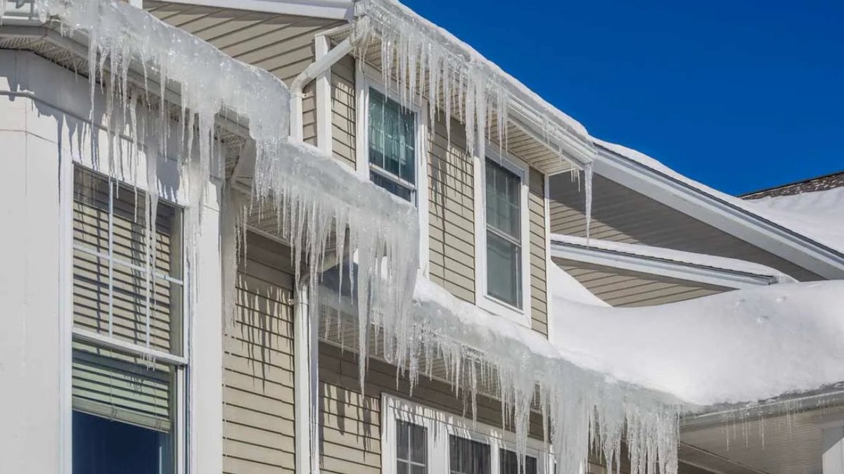 AJWindowGutters's tweet image. Is your house developing ice dams? Call (847) 487-2389 to take care of the source of the problem! #AJ #IceDams ow.ly/ONtP50Ytptv