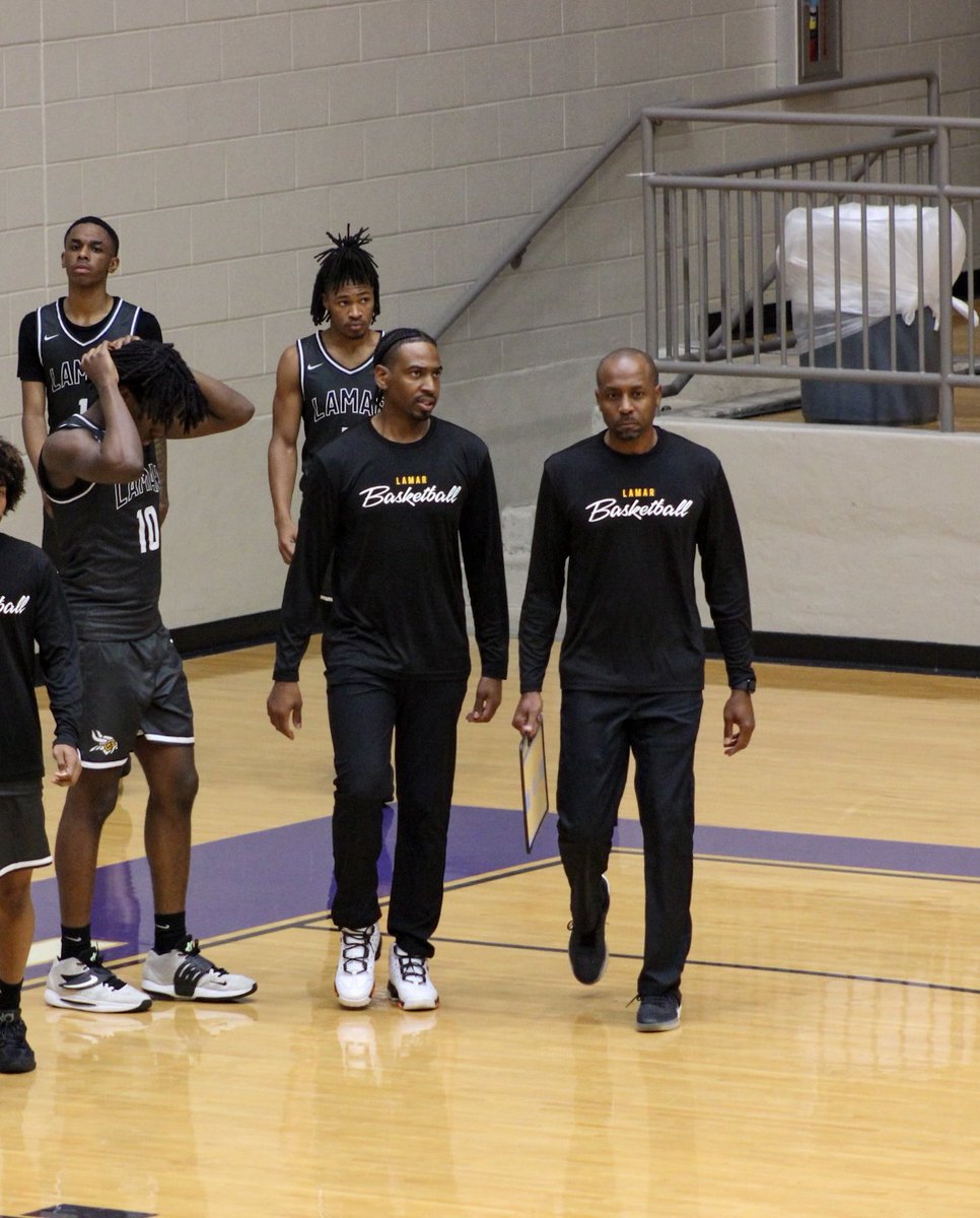 Coach Outler tweet media