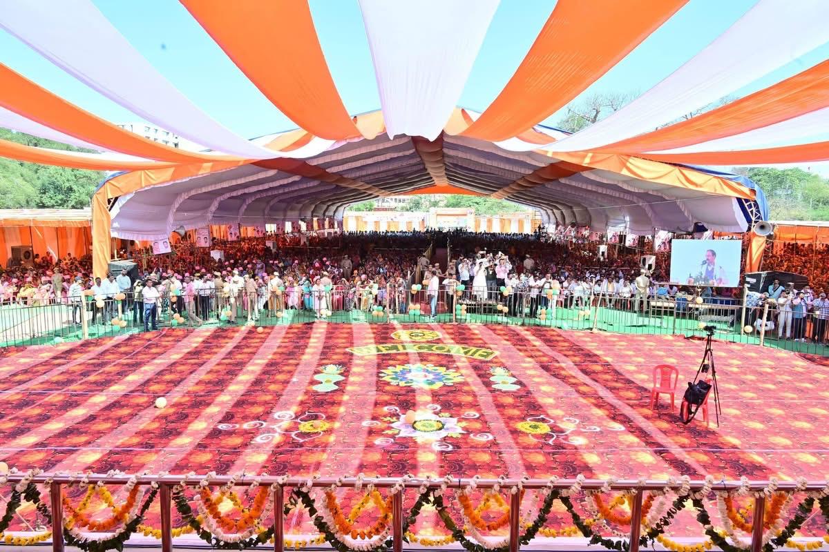 CdoLalitpur's tweet photo. आज सरस महोत्सव, ललितपुर में माननीय उप मुख्यमंत्री जी,केशव प्रसाद मौर्य का ओजस्वी संबोधन जनपद के विकास कार्यों को गति प्रदान करने में मील का पत्थर साबित होगा। https://t.co/VTiQQX7XI4