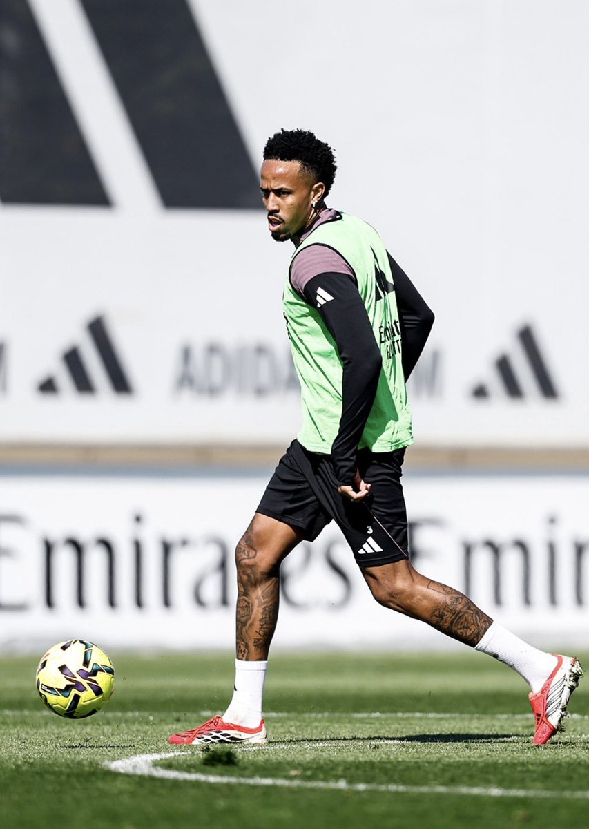 imfuraluc01's tweet image. #Update: 

Kylian Mbappé, Jude Bellingham, and Éder Militão were all back training on the pitch today as preparations continue for the upcoming La Liga and #UEFACL matches. 

#HalaMadrid 

@bbkigalifm 89.7 FM