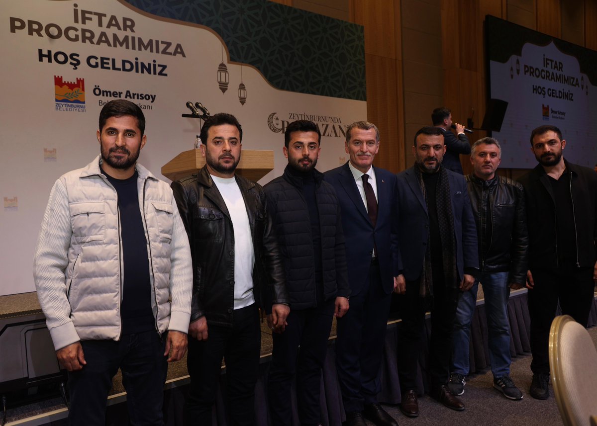 Burası Platform Zeytinburnu, burası bizim, burası hepimizin.

İftar soframızı memleketin dört bir yanından gelip Zeytinburnu’nu yuvası bilenlerle, kardeşlerimizle, ağabeylerimizle paylaştık.

Zeytinburnu’nun bütün renkleri bir aradaydı, bir aile gibi kucaklaştık yine.

Hemşehri