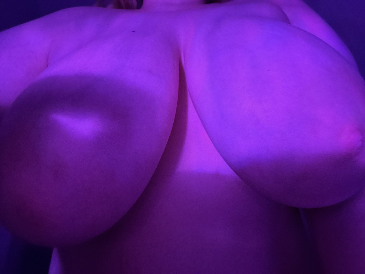 luxurylils's tweet photo. like n rt for free shower nudies <3

#nsfwtwt #nsfw https://t.co/4fLTX6RvpS