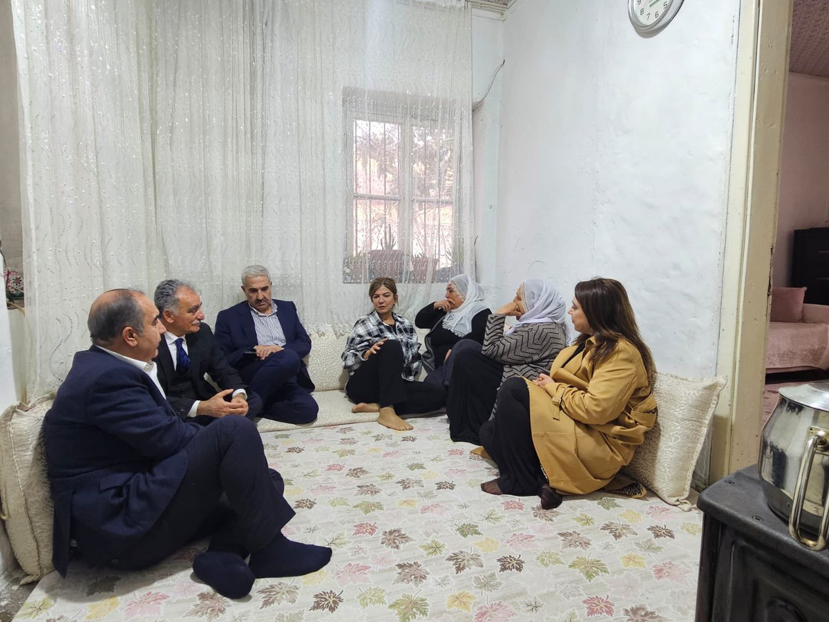 Gazi Mahallemizde hane ziyaretlerimizi gerçekleştirerek kıymetli hemşehrilerimizle bir araya geldik.
Milletvekilimiz Sayın Suna Kepolu, İl Başkanımız Sayın Ömer İler, İl Başkan Yardımcımız Sayın Hayrettin Sümer ve Kadın Kolları Başkanımız ile birlikte vatandaşlarımızın halini