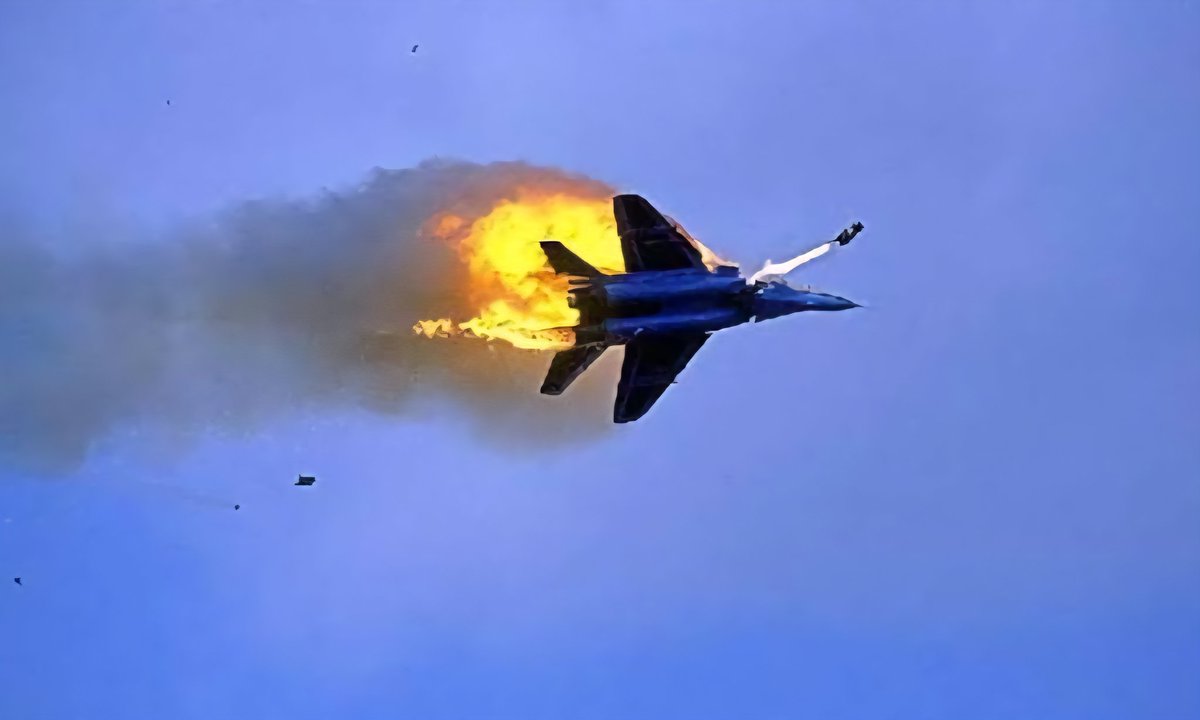 Pressman2040's tweet image. 🇺🇸 US TOO MANY LIES:

F-18 aircraft crashes — cause: accidental incident!
F-15 aircraft crashes — cause: friendly fire!
KC-135 aircraft crashes — cause: mid-air collision!
MQ-9 crashes — cause: technical malfunction!
An aircraft carrier catches fire — cause: electrical short