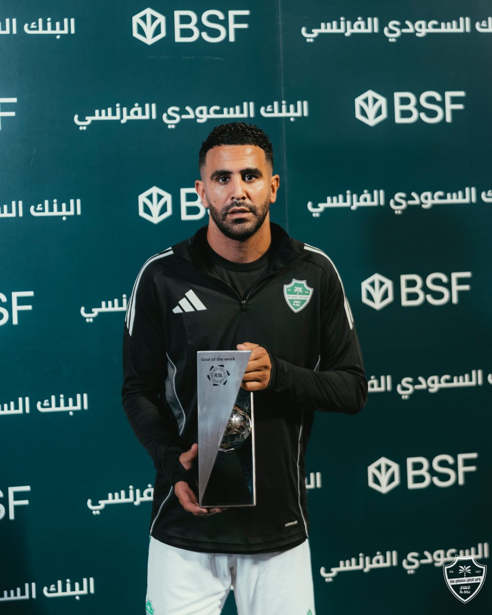 ALAHLI_FC's tweet photo. نجمنا رياض محرز يستلم جائزة أفضل هدف في الجولة الماضية 🏹👑

#الأهلي_القادسية | #دوري_روشن_السعودي https://t.co/jwf0m1AoPw
