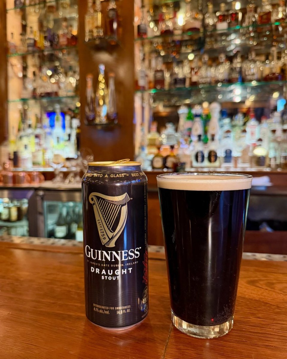 LUXBARChicago's tweet photo. Parade tomorrow.
Guinness today. 🍀 https://t.co/RbjCsAzl4W