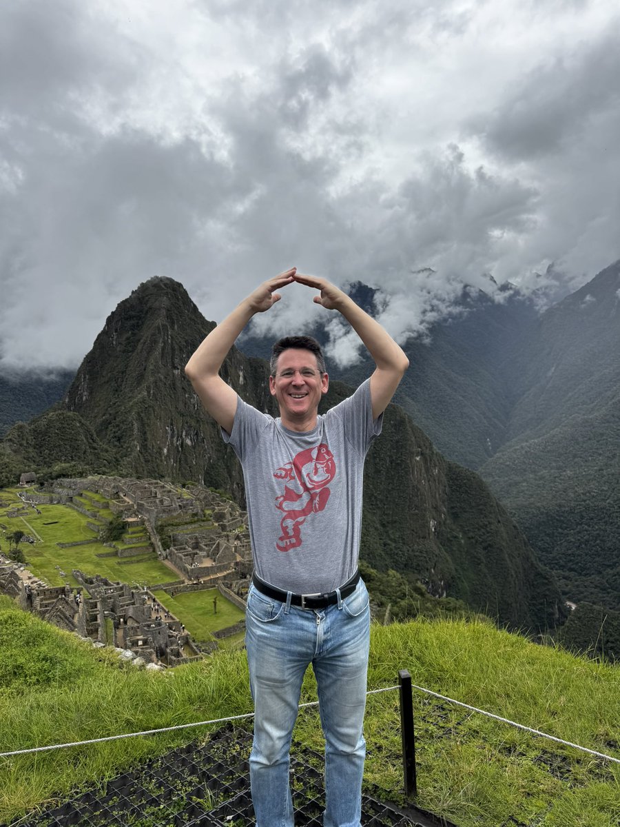 timpawlik's tweet image. Enjoyed participating in the 43rd annual Sociedad del Cirujanos Generales del #Peru Congress in #Lima! Amazing time with Katie P and all my good Peruvian 🇵🇪 friends! Beautiful people and breathtaking country. Academic #surgery is a 🎁! 🙏