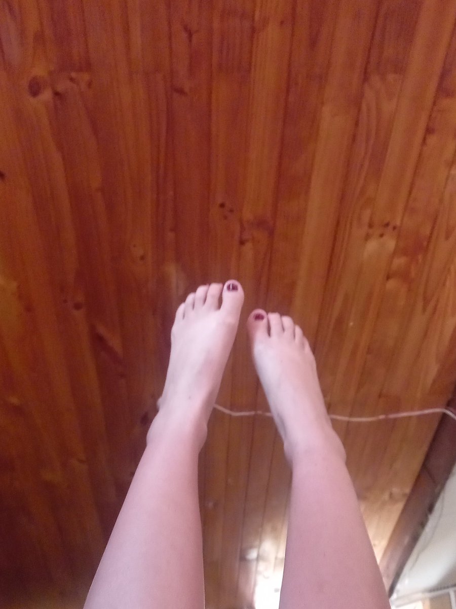 yourgodesskatt's tweet photo. I tried to paint my nails but... My foot looks miserable LOL https://t.co/bATeDKWVN6
