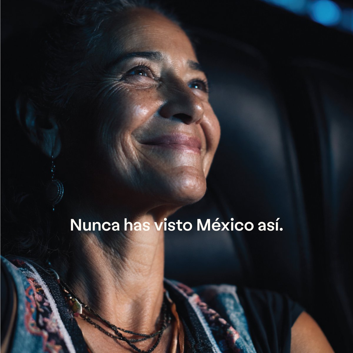 El primer Flying Theater de  Latinoamérica ya está aquí. Una experiencia que te eleva  sobre los paisajes más espectaculares del país, donde tus  pies se despegan del suelo y todo se siente real. 
Compra tus accesos: flyovermexico.com.mx