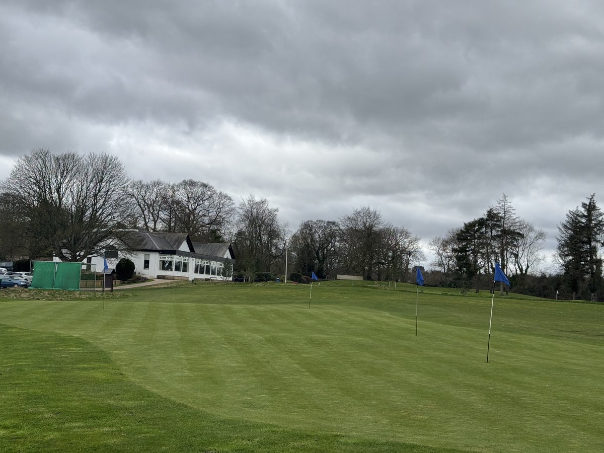 headingleygolf's tweet image. ⛳️ The short game area is looking good after a hand cut on the greens. 🙌🏻 ✂️ 

#lookinggood