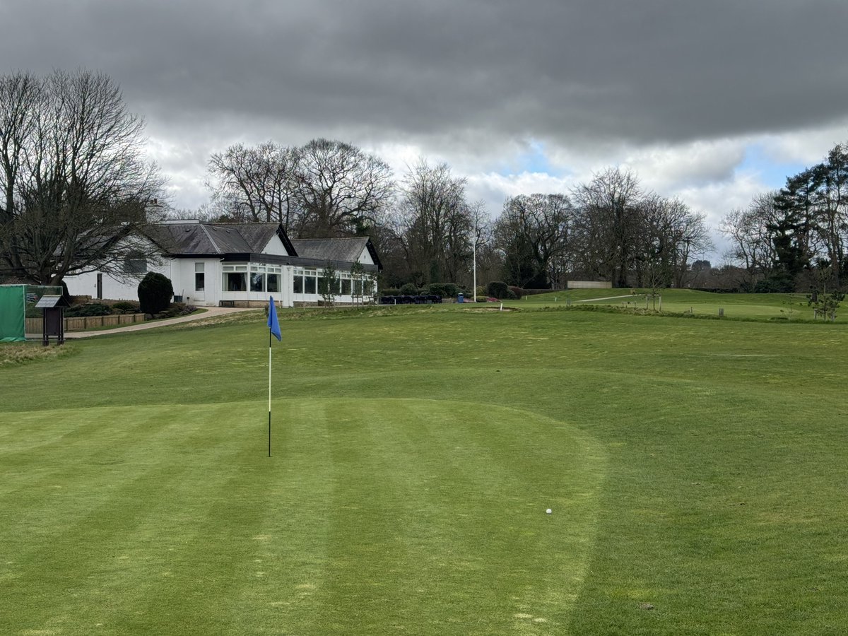 headingleygolf's tweet image. ⛳️ The short game area is looking good after a hand cut on the greens. 🙌🏻 ✂️ 

#lookinggood