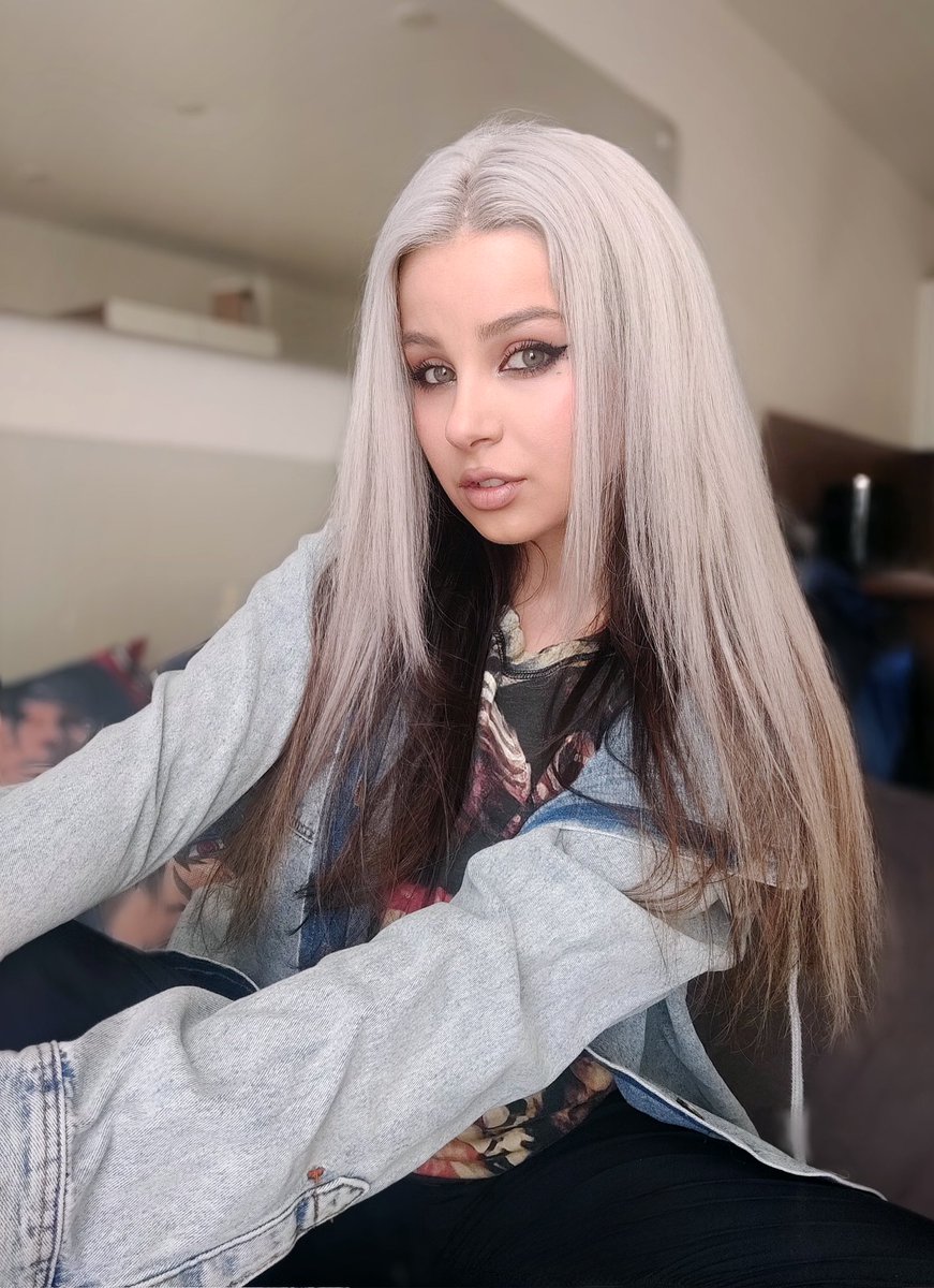 yana ⚜️ tweet media