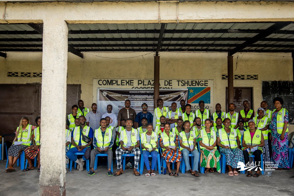 aaliofficiel's tweet photo. 🇨🇩 #DRC – Kinshasa | Bongola Fulu Initiative♻️

30 young people from Masina selected as the first cohort for the circular economy and agribusiness training program, aimed at creating green micro-enterprises.

@rikolto #Regiondebruxelles
#BongolaFulu #CircularEconomy #agricultu https://t.co/ny1skl7Zh7