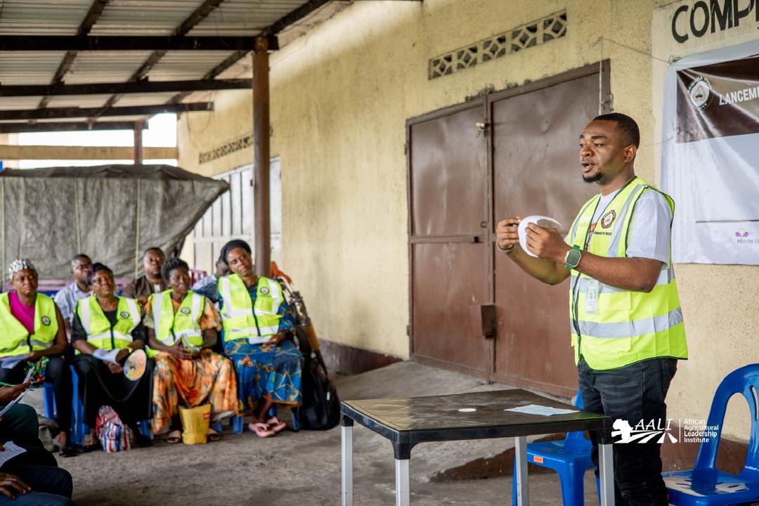 aaliofficiel's tweet photo. 🇨🇩 #DRC – Kinshasa | Bongola Fulu Initiative♻️

30 young people from Masina selected as the first cohort for the circular economy and agribusiness training program, aimed at creating green micro-enterprises.

@rikolto #Regiondebruxelles
#BongolaFulu #CircularEconomy #agricultu https://t.co/ny1skl7Zh7