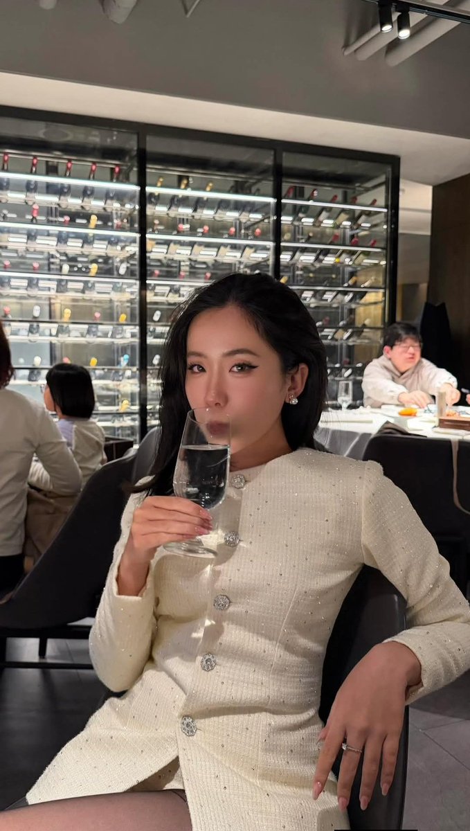 Thu Hà tweet media