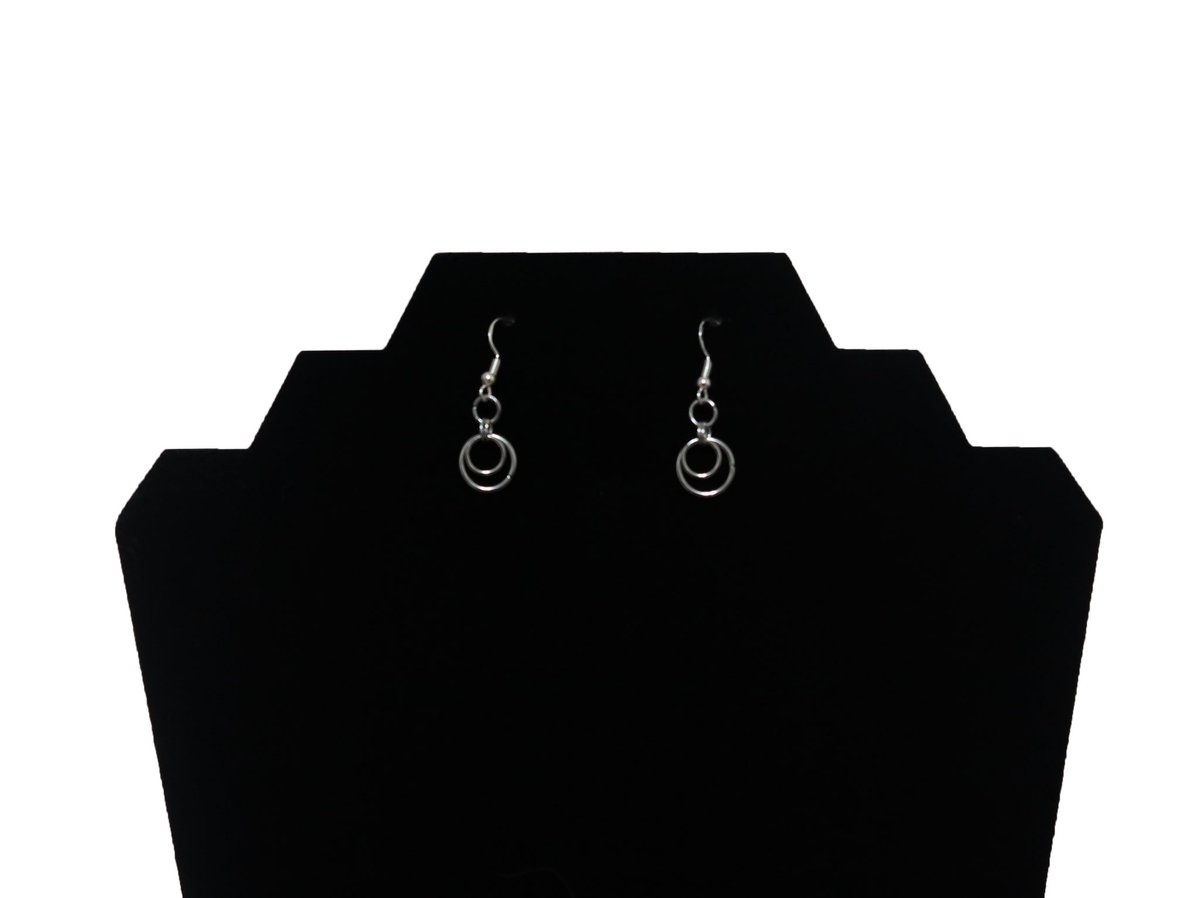C0SMICDUSTS's tweet image. all of these handmade chain mail earrings are now available to purchase! ⋆✴︎˚

made of stainless steel &amp;amp; adjustable 

✴︎ ko-fi.com/cadynscrafts/s…