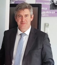 La residencia de Colmenar Viejo depende de la Agencia Madrileña d Atención Social (AMAS) de la CAM, cuyo responsable es José Manuel Miranda de las Heras. Allí los mayores reciben comida basura suministrada x FRUTICOLAS AZTECA, S.L.

Hola, José Manuel, en tu casa, qué coméis?