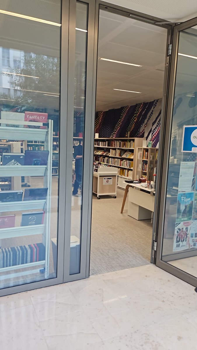 steve_sbl's tweet photo. 📕#LesDestinsMêlés
Mon roman uchronique rejoint la médiathèque privée de la principale société française d’assurance du BTP à Paris. Un honneur de voir mon ouvrage aux côtés de grands auteurs. Merci à celles et ceux qui ont rendu cela possible.🙏
À suivre.
♟️#EditionsLes3Colonnes https://t.co/f8llHavj89