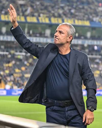 Üç pas yapamayan takımı gördükçe oynattığı hücum futbolunu özlemeyen var mı harbiden? Alman pasaportlu olsaydın 5 yıl imza atılsın derlerdi İsmail Kartal Hocam.
 #FKGvFB