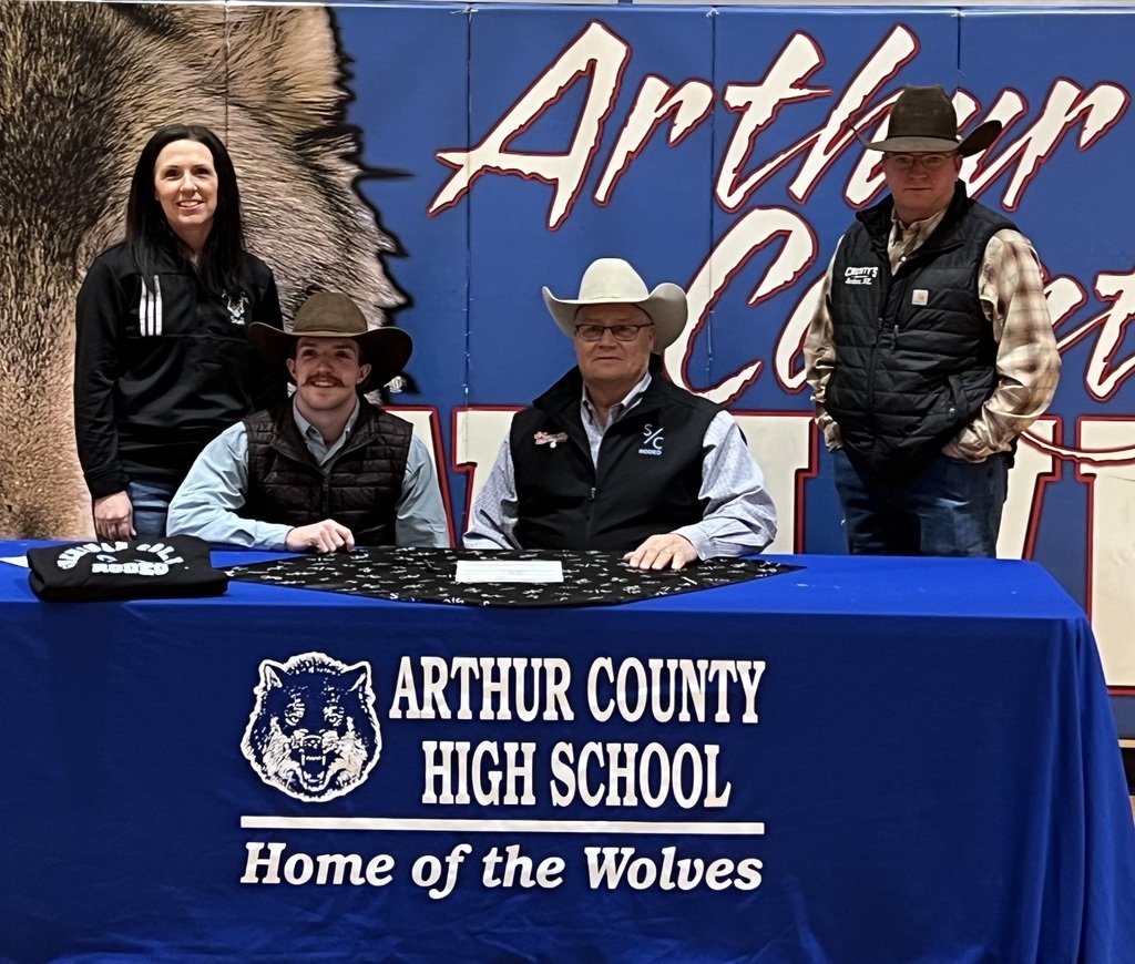 ArthurCoWolves's tweet photo. Coach Bobby Harris from Sheridan College visited Arthur County High School today to sign Rylan Swanson, Reese Swanson, and Grady Gorwill to the Sheridan College Generals Rodeo Team.

Congratulations to these athletes as they continue their rodeo careers at the next level! 🤠 https://t.co/dpZmk47ku1