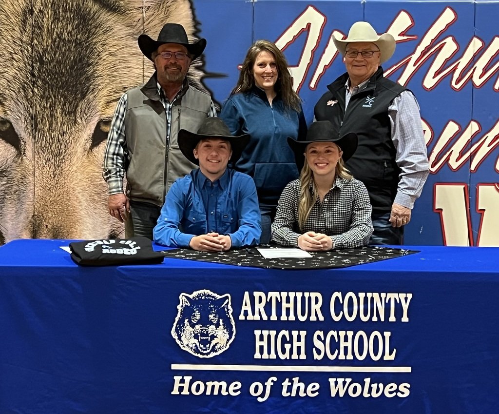 ArthurCoWolves's tweet photo. Coach Bobby Harris from Sheridan College visited Arthur County High School today to sign Rylan Swanson, Reese Swanson, and Grady Gorwill to the Sheridan College Generals Rodeo Team.

Congratulations to these athletes as they continue their rodeo careers at the next level! 🤠 https://t.co/dpZmk47ku1