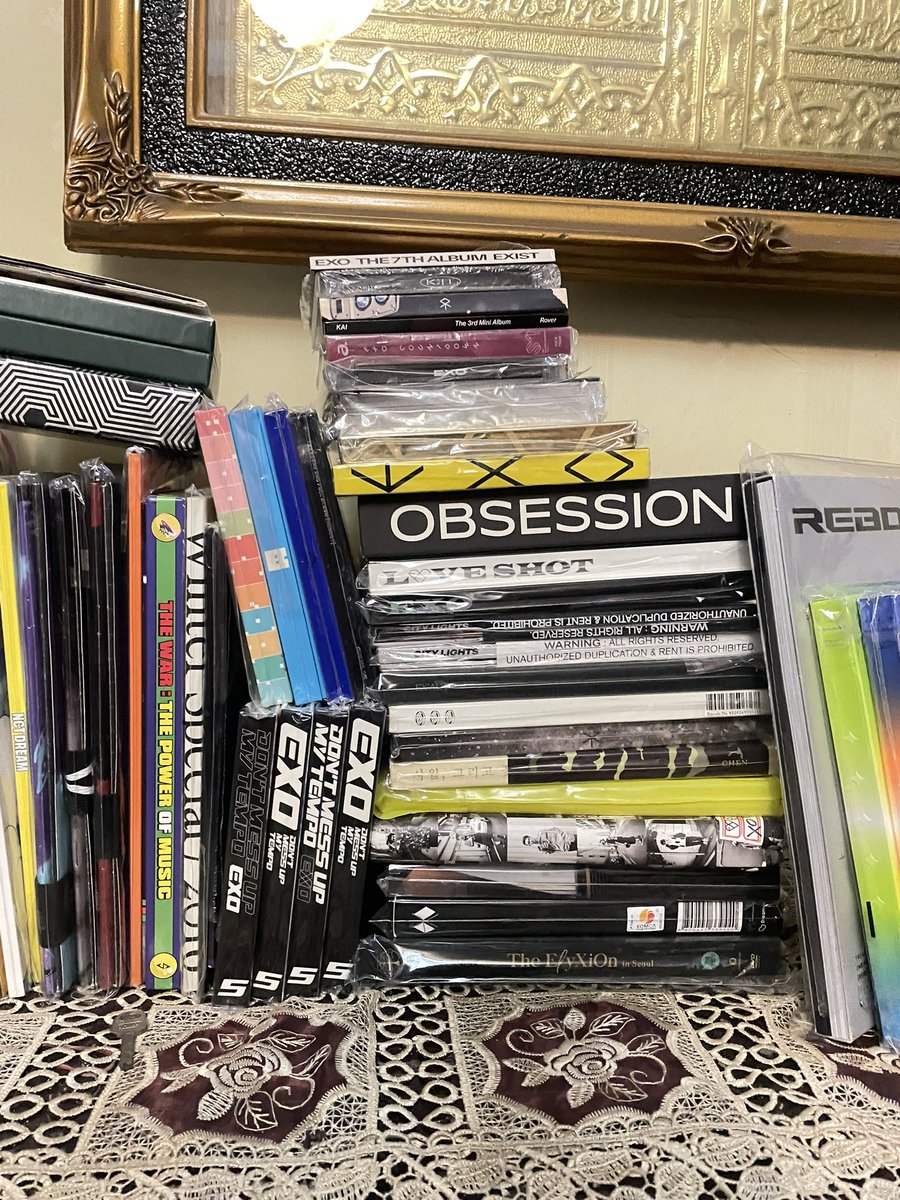 guys aku mau jual album exo aku dari mama eda sampe exist era..  

yang mau tanya tanya dm yaa🫰🏻🫰🏻