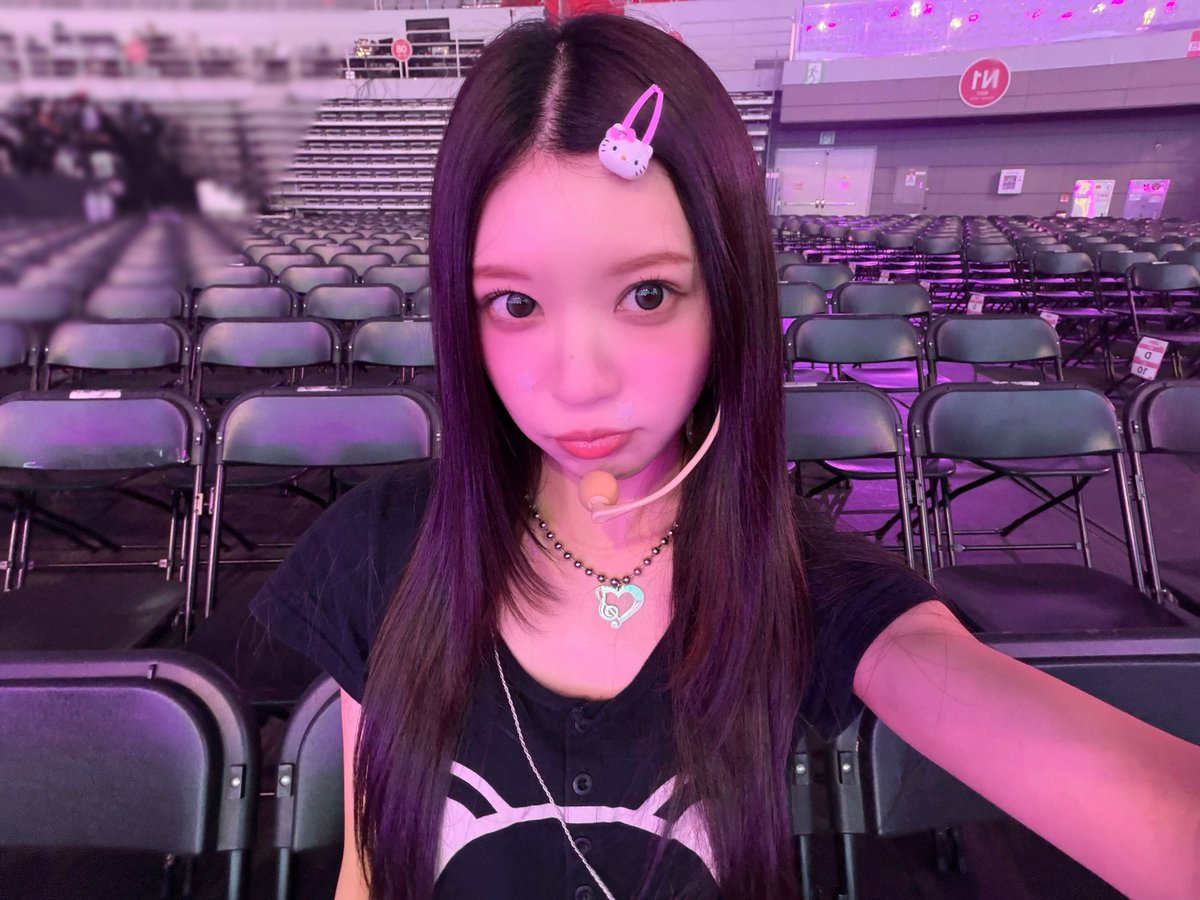 연하 🖤🕶️🐈‍⬛
연상 🩷🎀💕