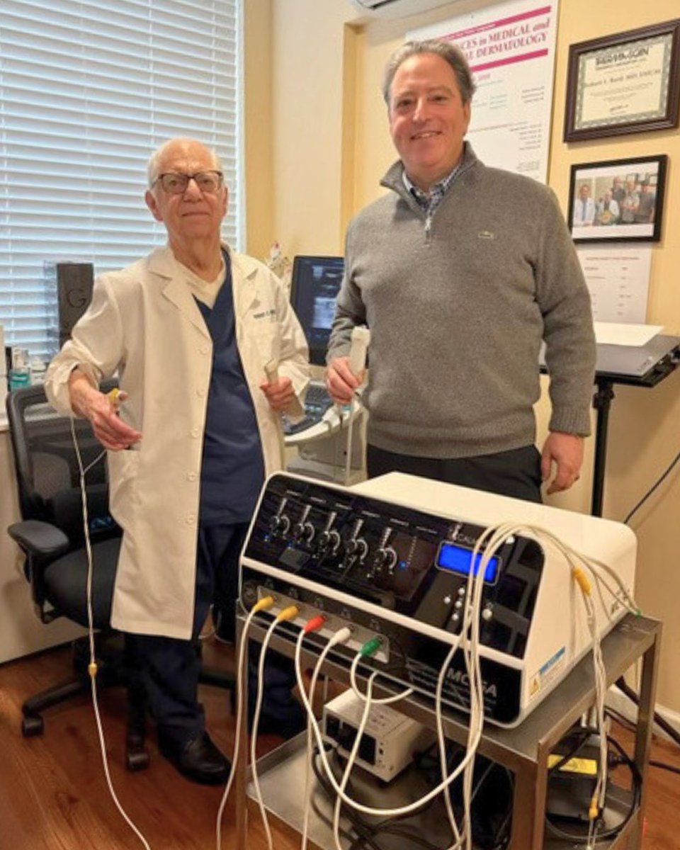 CalmareNJUSA's tweet photo. Chemo save lives but the nerve damage it can leave behind is often ignored. A New York Cancer Center invited Dr. Cooney to present Scrambler Therapy for chemo-induced peripheral neuropathy (CIPN)—a drug-free approach to retraining nerve pain signals. https://t.co/SCI8F1b2J0 https://t.co/CGzC8QV5A5