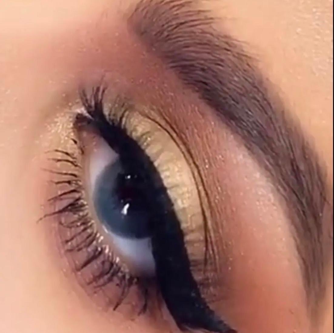 شخص واحد   
تهيأ برمش عيني وصار لي الشوف والنظر ❤️