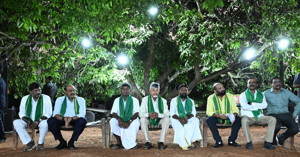 JaiTDP's tweet image. గన్నవరం నియోజకవర్గం, సూరంపల్లిలో 'అన్నదాత సుఖీభవ' ప్రజా వేదిక సభలో పాల్గొని ప్రసంగించిన ముఖ్యమంత్రి నారా చంద్రబాబునాయుడు గారు.
#AnnadathaSukhibhava3 
#PMKisan
#FarmersFriendlyGovt
#IdhiManchiPrabhutvam
#ChandrababuNaidu
#AndhraPradesh