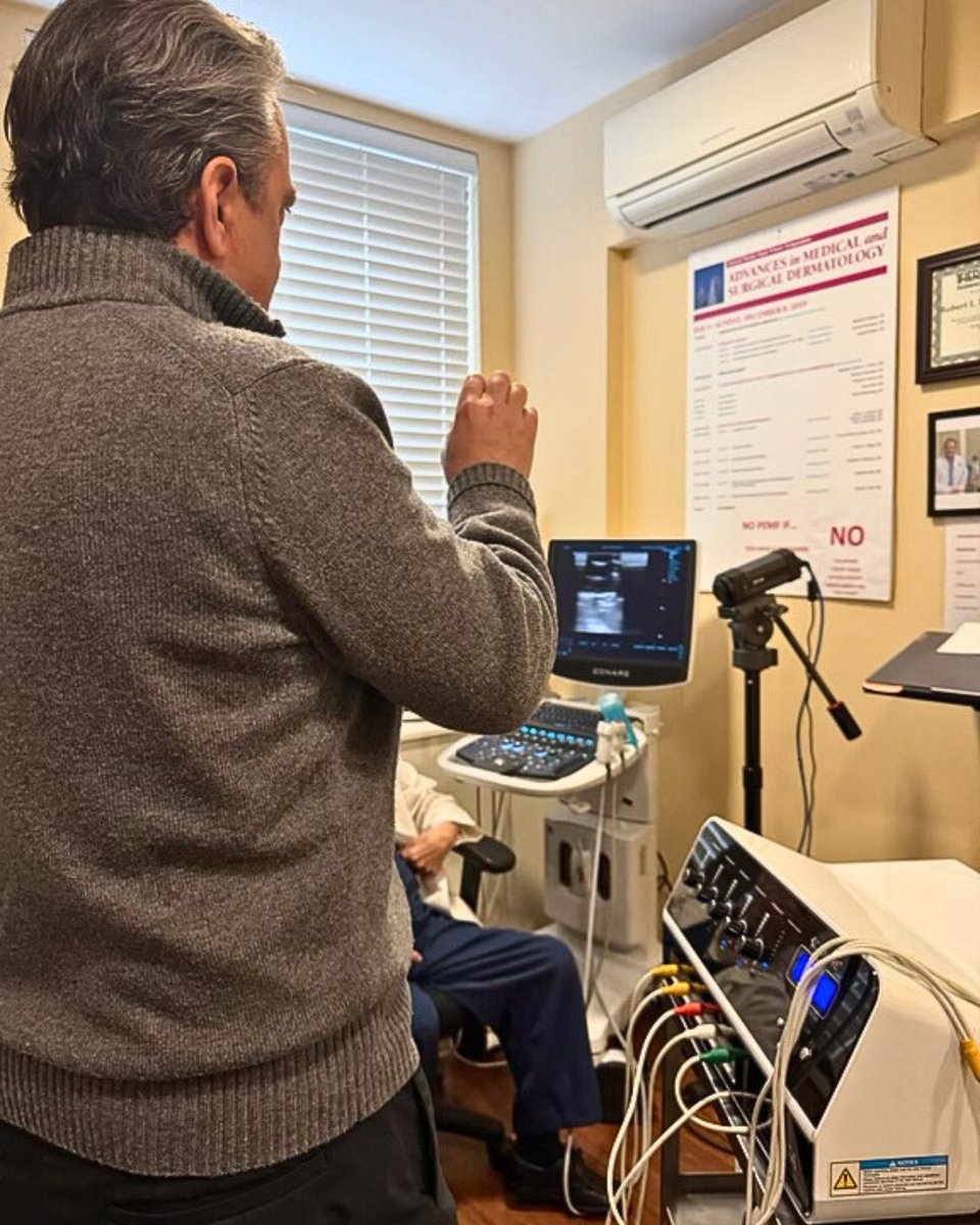 CalmareNJUSA's tweet photo. Chemo save lives but the nerve damage it can leave behind is often ignored. A New York Cancer Center invited Dr. Cooney to present Scrambler Therapy for chemo-induced peripheral neuropathy (CIPN)—a drug-free approach to retraining nerve pain signals. https://t.co/SCI8F1b2J0 https://t.co/CGzC8QV5A5