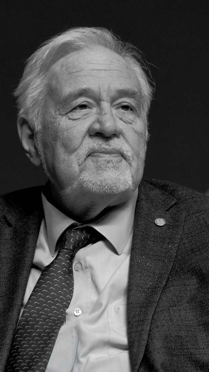 valicetinoktay's tweet photo. Prof. Dr. İlber Ortaylı hocamızın vefatını derin bir teessürle öğrendim.

Engin bilgisi, güçlü kalemi ve kendine has üslubuyla ülkemizin yetiştirdiği müstesna ilim ve irfan insanlarından olan kıymetli hocamıza Cenab-ı Hak’tan rahmet diliyorum.
 
Ruhu şad, mekânı cennet olsun… https://t.co/xJdaM9yJ8v