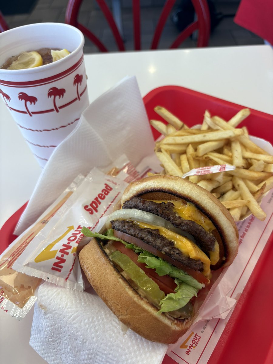 WhaleBetsNV1's tweet photo. The McDonald’s CEO can shove that BIG ARCH up his ASS! #InOut 🌴 #Foodie #Burgers 🍔 https://t.co/iI8AHdcIrv