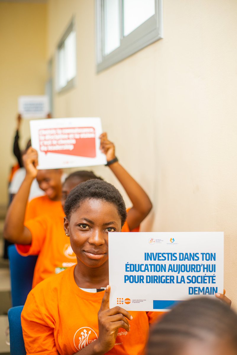 usp_plus's tweet photo. Former, inspirer, orienter. 53 Académiciennes ont rencontré Dr Angèle Mbongo au Centre IMT/FM. Une immersion riche en conseils et partage d’expérience pour encourager les jeunes filles à embrasser la médecine. #WomenInMedicine #GirlsInSTEM #LeadershipFéminin #Éducation #RDC https://t.co/UOlTfmLmuR