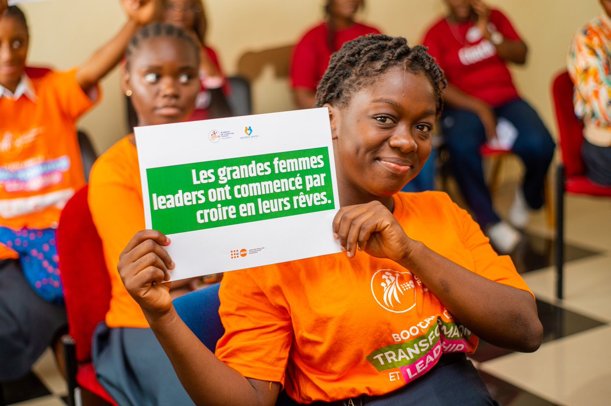usp_plus's tweet photo. Former, inspirer, orienter. 53 Académiciennes ont rencontré Dr Angèle Mbongo au Centre IMT/FM. Une immersion riche en conseils et partage d’expérience pour encourager les jeunes filles à embrasser la médecine. #WomenInMedicine #GirlsInSTEM #LeadershipFéminin #Éducation #RDC https://t.co/UOlTfmLmuR