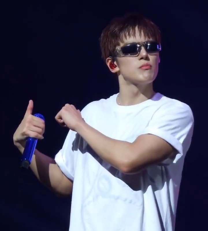 Blue 💙🐋 tweet media