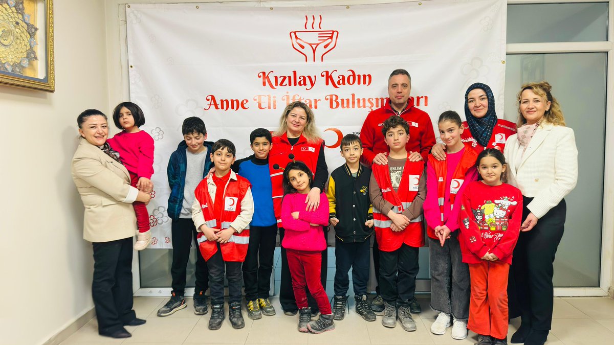 Türk Kızılay Genel Merkezimizden gelen misafirlerimizle birlikte Kızılay Kadın Anne Eli İftar Buluşmaları programında gönüllülerimizle bir araya geldik.  🌙 

<a href="/Kizilay/">Türk Kızılay</a> <a href="/FatmaMericYlmaz/">Prof. Dr. Fatma Meriç Yılmaz</a> <a href="/aferhatyeltekin/">Ahmet Ferhat Yeltekin</a>