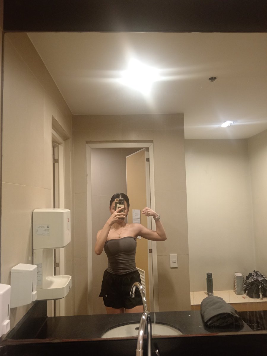 ar_superio's tweet photo. i don't even know if there's difference 😔😂 https://t.co/uZnzORu33C