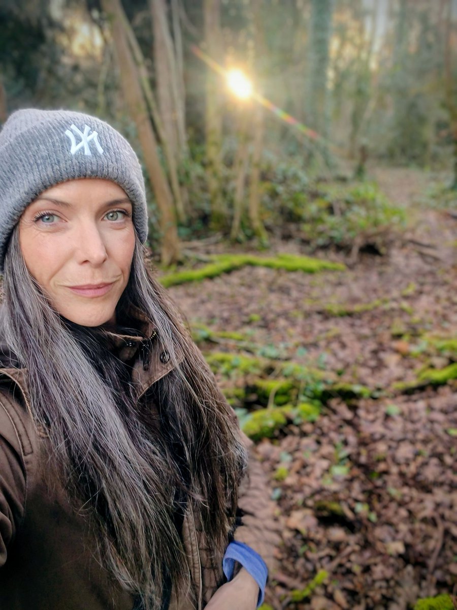LadyGrace27's tweet image. Through twilight woods, every footstep hums with magic...🌙🌲

#FridayThe13th #FridayFeeling #woods #walks #NatureBeauty #naturelover #Twilight