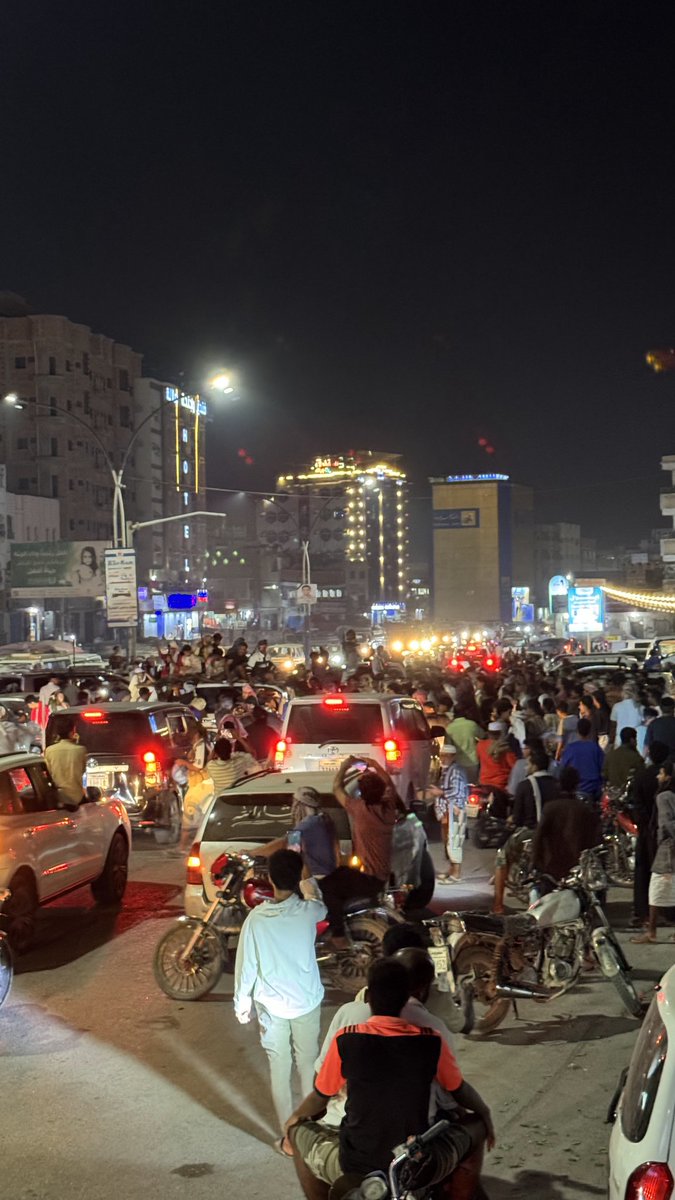 الان وصل البطل الجريح محمد سعيد الحامدي لديس المكلا وسط حشود من ابناء المكلا .