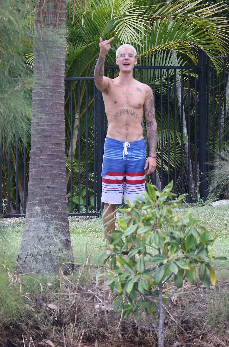 JDBieberDumps's tweet photo. Justin Bieber spotted in Queensland, Australia
(March 14, 2017) https://t.co/1A3A30cKXQ