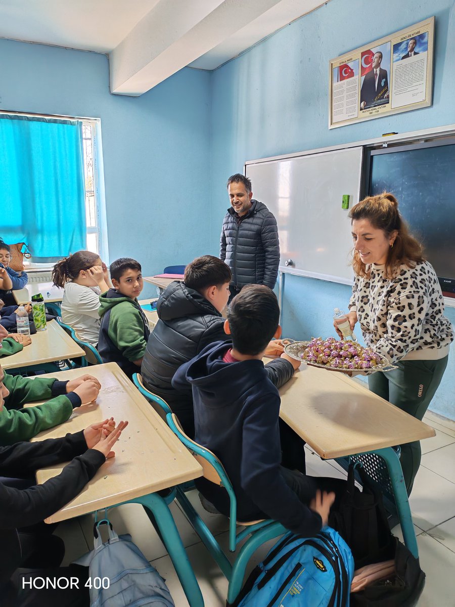 Kalplerde Bayram Sevinci! 🌙
​Ramazan Bayramı’nın huzurunu ve mutluluğunu, henüz tatil başlamadan okulumuzun koridorlarında yaşamaya başladık. <a href="/tcmeb/">Millî Eğitim Bakanlığı</a> <a href="/Aydin_MEM/">Aydın İl Millî Eğitim Müdürlüğü</a> <a href="/AydinMemArge/">Aydın İl Mem Ar-Ge</a> <a href="/mehmetyigitmem/">Mehmet YİĞİT</a> <a href="/efelerilcemem/">EFELER İLÇE MİLLİ EĞİTİM MÜDÜRLÜĞÜ</a> @alicomrukk #türkiyeyüzyılımaarifmodeli #MaarifinKalbindeRamazan