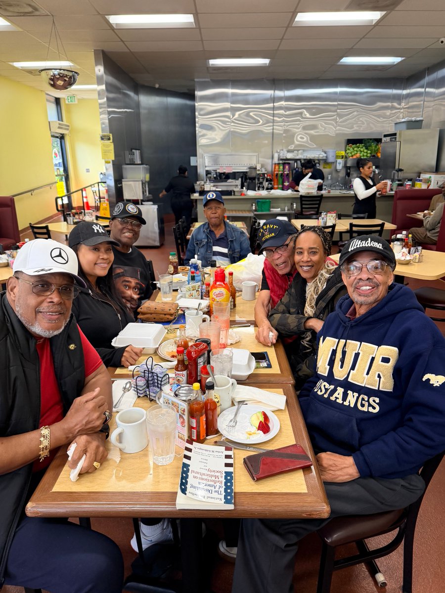 poppadee2's tweet photo. My OG Crew! We meet at CJ’s every Saturday morning at 10am on La Brea and Obama Blvd. Inviting you to join us for morning prayer and breakfast!✝️🙏🏿❤️😊 https://t.co/FkCFJY3kye