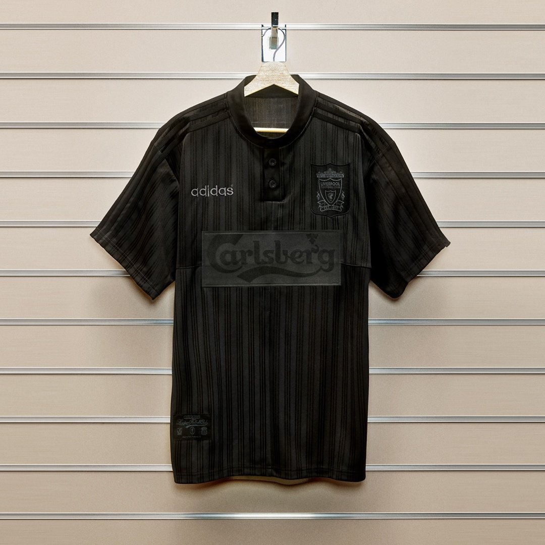 Essa camisa do Liverpool ficou PUTARIA.

Absurda.