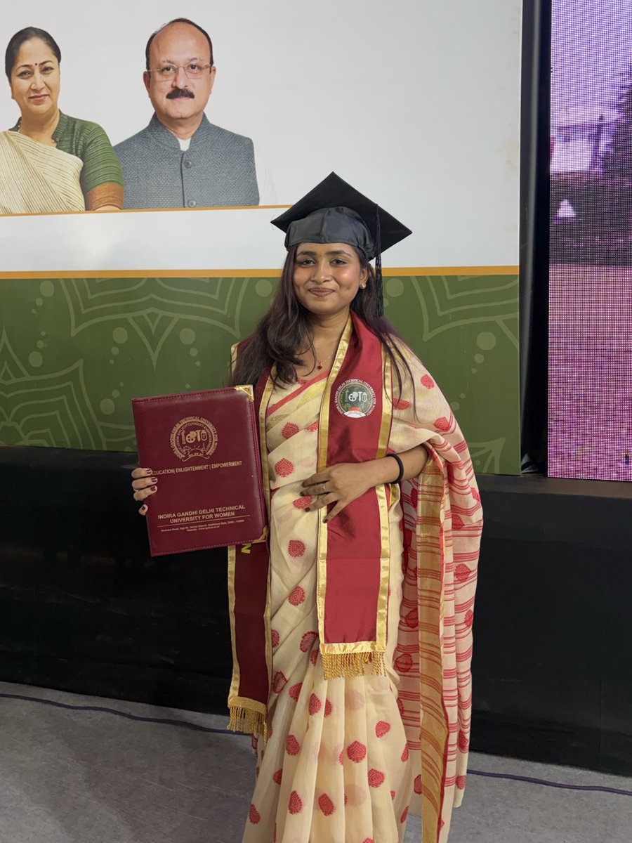 Unishexxx's tweet image. for world i just graduated , but i literally squeezed every inch possible of this engineering  degree so that my future kids would have a successful mommy ;) 
#igdtuw #graduated