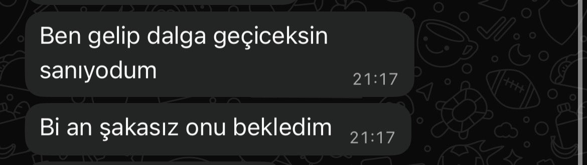 surcanee's tweet photo. yere düsüp bayılıp ayagini kirdigi sirada ambulansi beklerken arkadasim::: https://t.co/z47NI1pr15