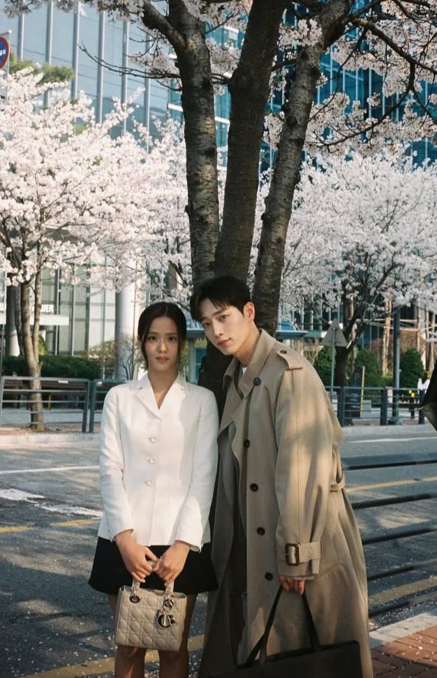 hanleeaa's tweet photo. Gapapaaa dahhh kapal Josjis w belom ada poto barengnya, TAPI NYANGKA GA JISOO SEO KANG JOON BJIRRR😭😭😭😭 https://t.co/ScvfL9bsdf