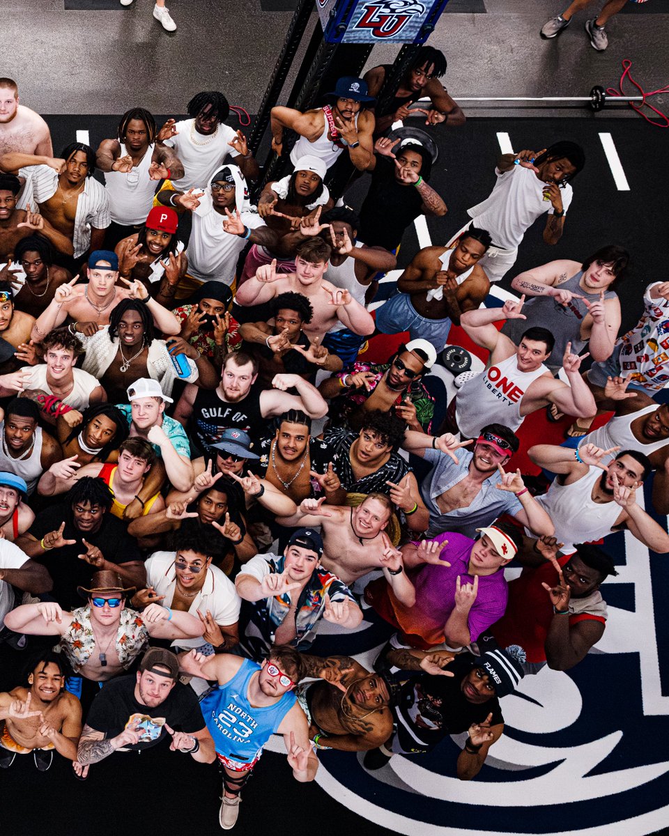 LibertyFootball's tweet photo. who’s got that spring break energy? 🌴 https://t.co/SkbjboQf3D