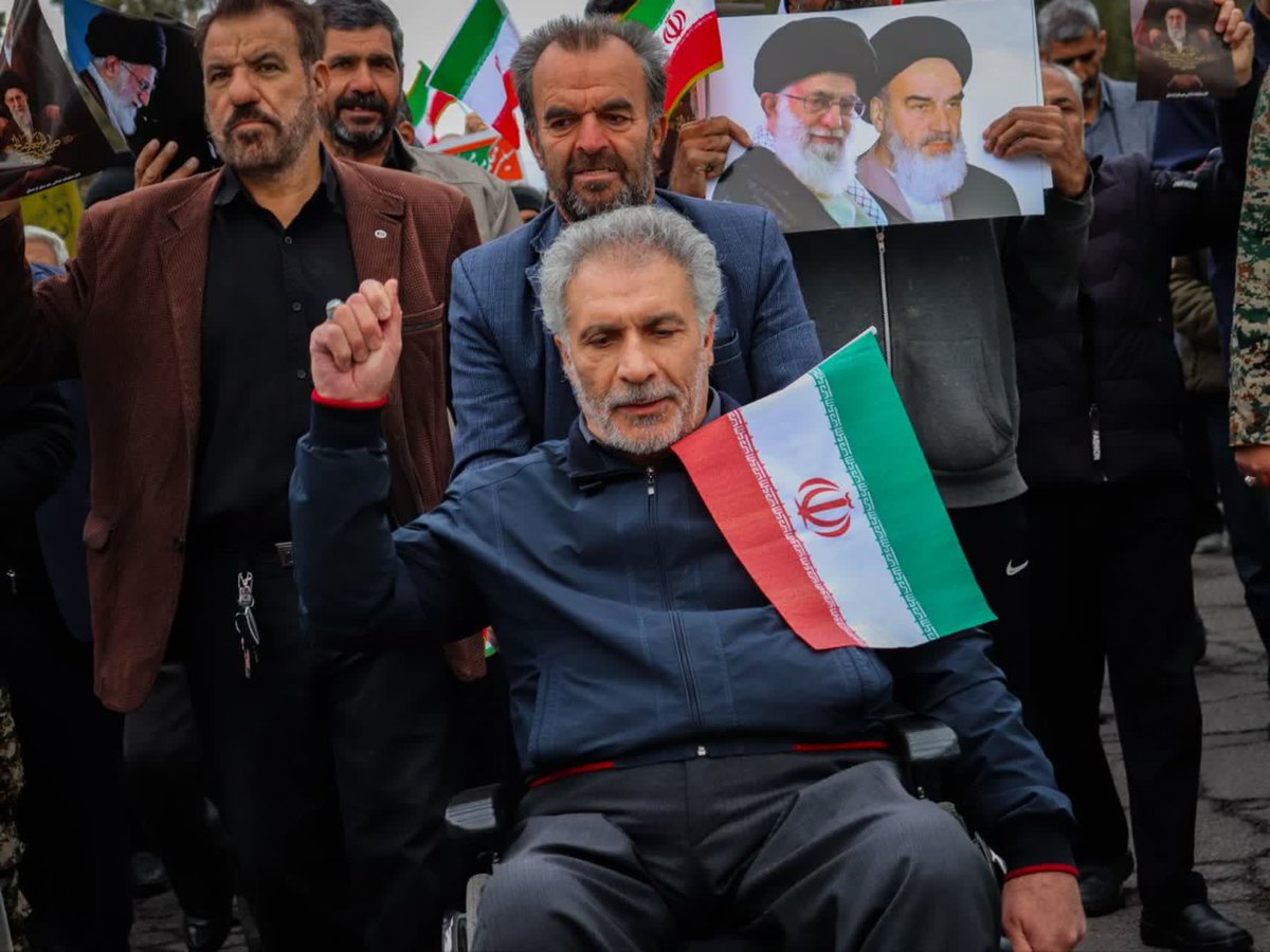 با زبون روزه با سختی که داشت آمده بود
برای همنوایی با مردم فلسطین، برای کودکان غزه، برای کودکان میناب، برای ایران✊🏻 
#ایران_بیت_المقدس 
#مردم_متحد